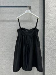 2024 Fashion Luxury Summer Women Hollow Out vestidos de design trajes sem mangas Lady Lady Casual Black Dresser Designer Feminino Vestido Elegante