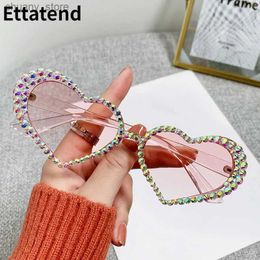 Sunglasses 2023 New Fashion Heart Shaped Sunglasses Women Personality Large Frame Glitter Diamond Love Sunglasses Eyewear Summer Glasses Y240416