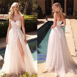 Fairy Tulle A linha Vestidos de noiva Floral Lace Aplicado Sexy Sweetheart Vestidos de noiva Boho coxa Robes divididas de Mariee Sweee Sweep Backless Bride Women Dress Cl3301