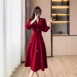 Casual Dresses Vintage Red Velvet Fall Winter Party Ball Gown Dress High Quality Women V Neck Beaded Long Sleeve Slim Midi Evening Clothes