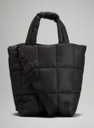 Designer Quilted Grid Crossbody Bag Black Mini Shopping Totes On the Go bags Soft Sports Handbag Cross Body Men wallets for women8339161