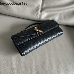 Bottegvenetas Andiamo Clutch Bag Genuine Leather Woven Womens Evening Light Luxury and Highend Feel Handheld Old Money Style Plug Handbag