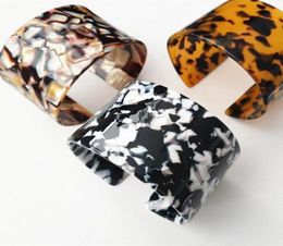 Retro Abalone Leopard Acrylic Bracelets Women Resin Simple Geometry Round Open Female Punk Jewelry Accessories 202075410251903180