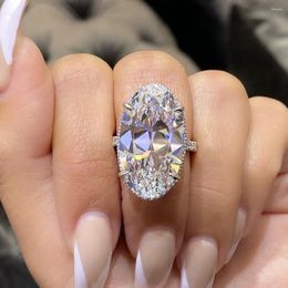 Cluster Rings Huitan Luxury Big Oval Cubic Zirconia Crystal Women Wedding Accessories High-quality Silver Color Engagement Bands Jewelry