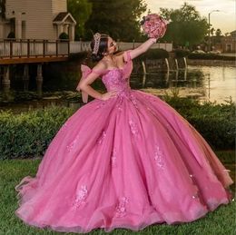 Pink Sexy Hot Lace Quinceanera vestidos vestido de bola de lantejoulas de lantejoulas Crystal Apliques fora do ombro lantejoulas Tulle Party Party Festy Dress Vestidos de noite Opeb Back S