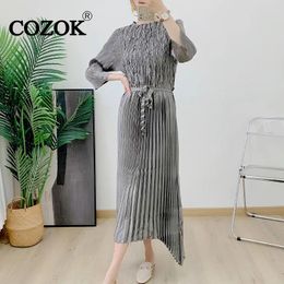 Casual Dresses COZOK Solid Colour Pleated Dress Women Spring 2024 Fashion Elegant Slimming Lace-up O-Neck Petal Sleeve Knee-Length WT847