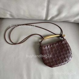 Girl Mini Sardine Designer Venetas Bag Small Bags Correct Version Woven Metal Hand 2024 Handbag Cowhide Design Shoulder Messenger Bottgas Purse Q8M4