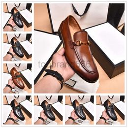 Luxury Brand High Quality Men Shoes Business Oxford Genuine Leather Men Designer Dress Shoes Plus Size 38-46 Men Brown Black Brogue Men Flats Loafers Shoes
