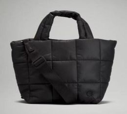 Designer Quilted Grid Crossbody Bag Black Mini Shopping Totes On the Go bags Soft Sports Handbag Cross Body Men wallets for women3718000