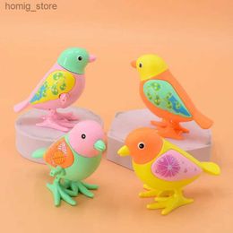 Wind-Up Toys Childrens Mechanical Toys Cartoons Scrolling Creativity Hoppande liten helikopter Maghelicopter Bird Puzzle Små djur Babygåvor Ny Y240416