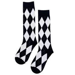 Sexy Socks Women Autumn Black White Knee High Socks Harajuku Preppy Argyle Diamond Lattice Plaid Vintage Student drop shipping 240416