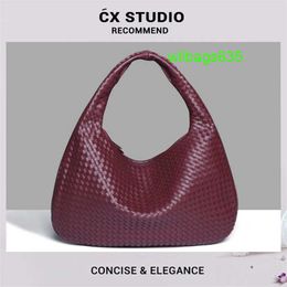 Leather Totes BottegVeneta Hop Handbags 2024 New Crescent Womens Bag Fully Handmade Woven Handheld Dumpling Bag Fashionable and Versatile E have logo HBQ7P2