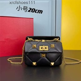 Fashion valenn Style Flap Versatile Handbag Lattice Square Shoulder Stud Chain Designer Small Leather Star Large One Rivet Crossbody Bag Bags S7WW NIWI