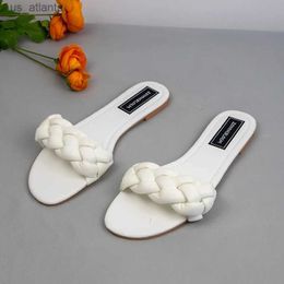 Slippers New Designer Fashion Summer Sandals Women Flat Bottom Ladies PU Leather Slides Weave Slip on Sandal Woman Outside Beach Shoes H240416 ZYTL