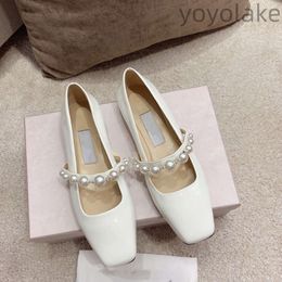 2024 New Womens Designer Shoes Pearl Chains Square Toes Soft Bottom Loafers Spring and Summer