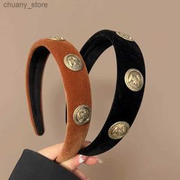 Headbands Korea Hair Hoop Small Fragrant Wind Flannelette Palace Metal Hairbands Geometric Head Press Hair Headband Temperament Headwear Y240417