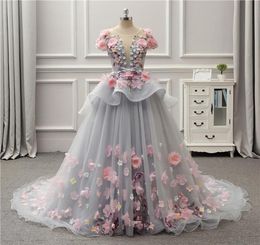 Gorgeous Colourful Ball Gown Prom Dresses 2018 Spring Summer Light Grey Flora Appliques Evening Gowns Lace Up Back Peplum Party Dre4124118
