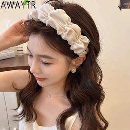 Headbands AWAYTR Fabric Pearl WomenS Hair Band Darling Hair Pleated Makeup Top Women Tiaras And Crown For Queens Korean Accessories Y240417