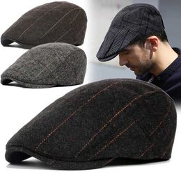 Berets Men Classic Plaid Stripe Newsboy Cap for Male Winter Cotton Flat Ivy Vintage Gatsbay Hat Irish Outdoor Cabbie Beret Painter Hat d240417