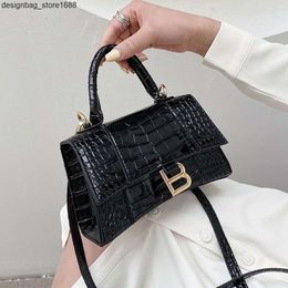 Factory High Quality Wholesale Crocodile Pattern Handbag for Women in 2024 New Cross Body Bag with Advanced Feeling Stick Underarm One Shoulder Trend