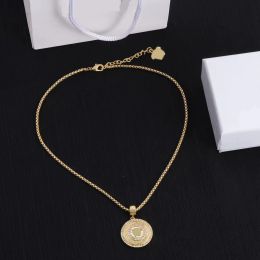 Necklaces Have stamps 18K gold Pendant Necklaces for men and women the same luxury designer necklace sweater chain couple gift Jewellery