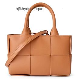 Handbag Arco Botteega Simple Bag Designer Leather Bags Venetas Womens Tote 2024 New Capacity Small Classic Woven Cassette Totes Large Shoulder L7N6