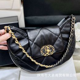 24c Early Spring Show Crescent Underarm Bag Womens Diamond Grid Chain Hobo Small Fragrant Wind One Shoulder Pea