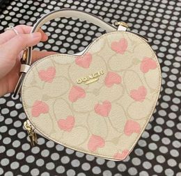 Womens Mens Black White Sacoche Heart Bag Strap Leather Purse Luxurys Handbag Pink Designer Shoulder Bag Top Handle Strawberry CrossBody Clutch Denim City Bags 7907