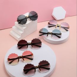 Retro Sunglasses Children round wavy flowers Frameless Sun Glasses For Girl/Boy Brand Designer Eyewear UV400 Oculos De Sol