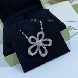 Luxury Top Grade Vancelfe Brand Designer Necklace Vgold Full Diamond Flower Necklace with Exquisite Craftsmanship Fashionable High Quality Jeweliry Gift