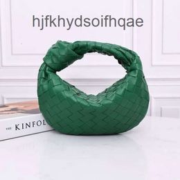 Leather Bags Girl Mini Jodie Designer Fashion Underarm 2024 Bag Botteega Curved Lady Venata Woven Hobo Womens Sheepskin Knot Round Handbag J97O