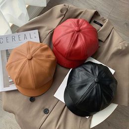 2GO0 Berets Fashion Leather Newsboy Cap Quality Artist PU Leather Female Korean Octagonal Cap Spring Winter Casual Beret Women Flat Hat d240418