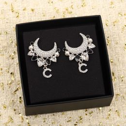 2022 Top quality Charm stud earring with diamnd and black crystal beads in platinum plated and moon shape for women engagement jew215m