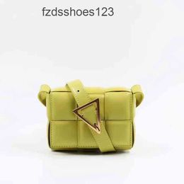 Designer Belt Lady Cassettes bag Bags Small Woven Venet S Packet Claassic Shoulder Luxury Mini bottegs Plaid 2024 tote Mouth 5EJ4