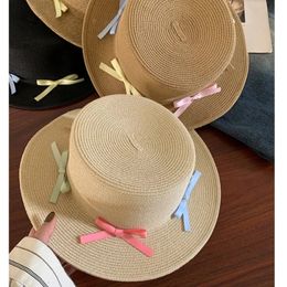 French Ins Vintage Bow Flat Straw Hat Womens Summer New Hepburn Sun Hat Grils Wind Seaside Sunshade Beach Hat with Large Brim 240415