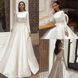 Bescheidene Satin -eine Linie Brautkleider für Braut Juwelenhals applizierte Sash Boho -Brautkleider Einfach mit langen Ärmeln Sweep -Zug muslimische elegante Roben de Mariee Cl2051