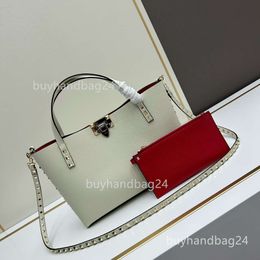 2024 DUŻY NOWY Crossbody Vallentinos Woman Rock Stud Vlogoo Pojemność torebki damskie Designer Totes Tors ręczne torby na ramię skórzane torba