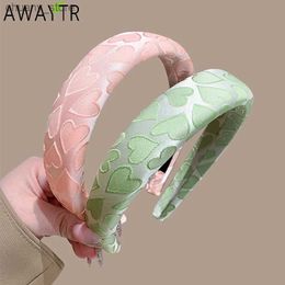 Headbands AWAYTR Embroidery Heart Printting Padded Headband Women Autumn Winter Spong Tick Hairband Hair Hoop for Girls Hair Accessories Y240417