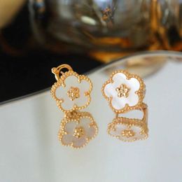 Original brand V Golden Van High Edition Plum Blossom Ear Studs Female Plated 18K Rose Gold Clam Clip White Fritillaria Personalized Live Broadcast