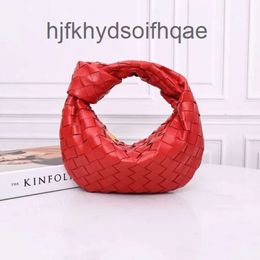 Woven Underarm Botteega Leather Sheepskin Handbag Bags 2024 Bag Girl Curved Lady Venata Mini Hobo Womens Jodie Knot Round Designer Fashion K8IH