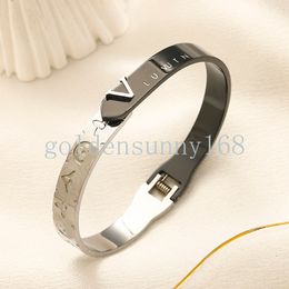 Faux Leather Bracelet Designer Bangle Brand Letter Bracelets Vogue Men Womens Crystal Jewelry 18k Gold Stainless Steel Wristband Cuff Lover Gifts
