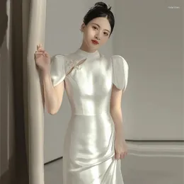 Ethnic Clothing Satin Light 2024 Chinese Bride Engagement Temperament Retro Backless Little White Modern Wedding Dresses Cheongsams