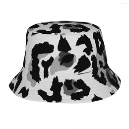 Berets Wild Leopard Print Bucket Hat For Unisex Fashion Pattern Fisherman Hats Vintage Vacation Caps Soft Fold Hawaii Design Sun
