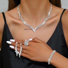 Halsbandsarmband dinguppsättning av brudsmycken halsband, europeiska och tre stycken uppsättning, vattendiamantklo kedje smyckesuppsättning och 198 319