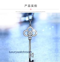 Simple Luxury Tiffenny Brand Pendant Necklace S925 Silver Key Collar Chain Gift for Girlfriend Japanese and Korean Fashion Petal