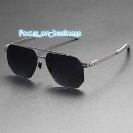 50008 High Quality Pilot Black And Gradient Blue Sunglasses For Elegant Woman Men Bulk Order Sunglasses