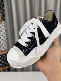 Mmy Maison Mihara Yasuhiro Ayakkabı Hank Düşük Top Daireler Sneakers Unisex Tuval Eğitmeni Trim Şekli Toe Womens Tasarımcıları Ayakkabı Kauçuk Kapağı Fabrika Ayakkabıları