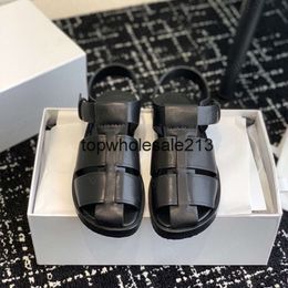 The Row Designer Casual Shoes Topquality Fashion Ladies Sandals Brand Roman Leather Thick Bottom Open Toe Black White 2023 Summer New Outdoor Beach Shoes 3540 with Bo