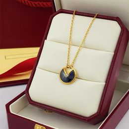 Classic Amulet Necklace Designer Necklace for Women 18K Gold Mother of Pearl Love Necklace