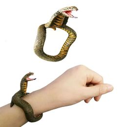 Halloween Party PVC Bracelet Tricky Spoof Simulation Realistic Snake Wrist Band Animal Prank Novelty Gag Toy